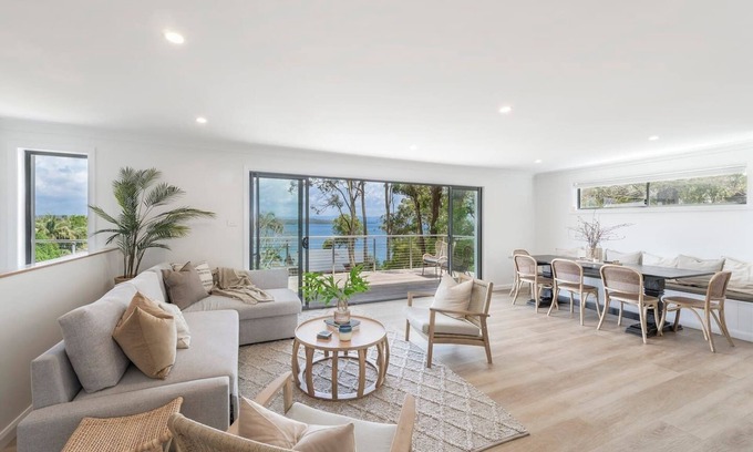 Nords Wharf Casa | Highland on the Lake An Idyllic Poolside Oasis