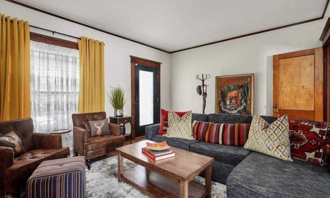 Tyler Park Casa | Highlands Three Bedroom House - Walk to Restaurants and Bars!