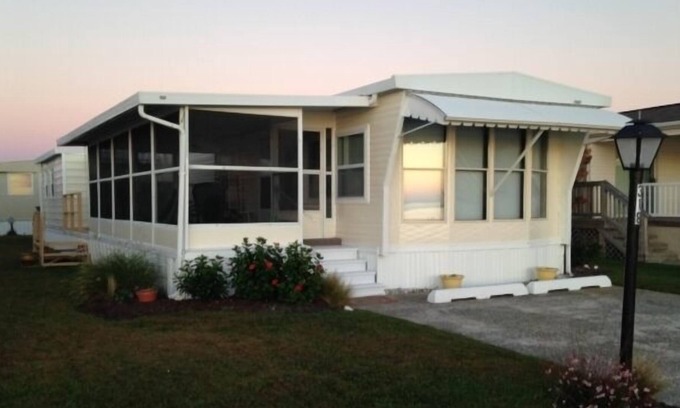 Montego Bay Casa | Comunidad muy solicitada de Montego Bay, vistas despejadas a la bahía, excelentes puestas de sol