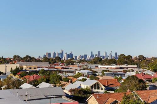 Northcote Apartamento | Highview on High St - A Balcony Haven in Northcote