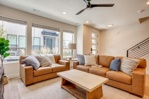 Weber County Casa | Hike and Ski Townhome 8 Mi to Dtwn Ogden!