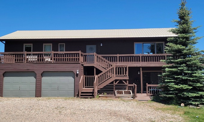Fort Collins Chalet De Esquí | Hike, Bike, & Paddle at the Red Cedar Chalet