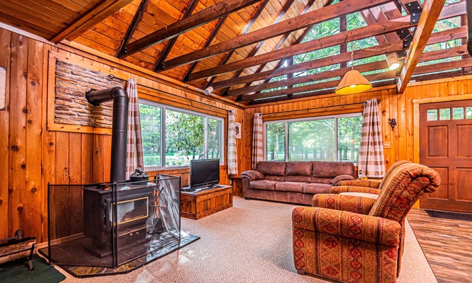 North Glade Hills Casa | Hildy's Hideaway | Dog Friendly + Lake Access