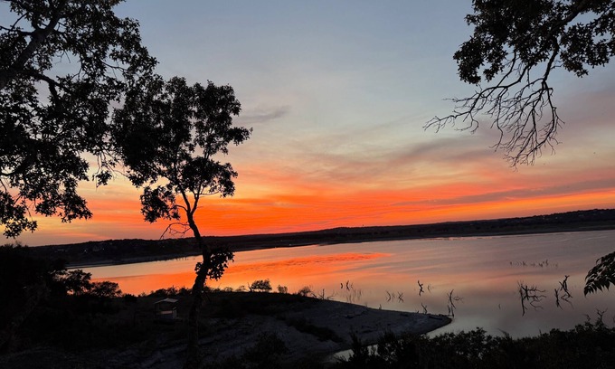 Canyon Lake Casa | Hill Country Haven-Lake Front/Sunsets/Hot Tub/Deer