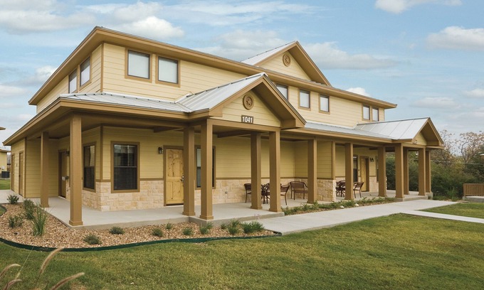 Gruene Complejo | Hill Country condominio de lujo rústico con piscina climatizada y cerca de Gruene Hall