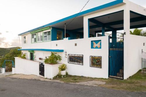 Florida Apartamento | Hill Top Apartment with 360 Degree Balcony View