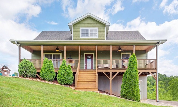 Leicester Casa | Hill Top Views with King Bed Suite Near Asheville