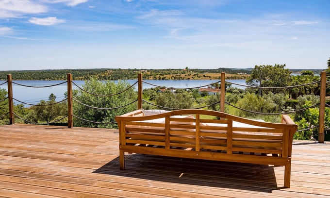 Montargil Casa | Hill with fabulous views Dam with swimming pool