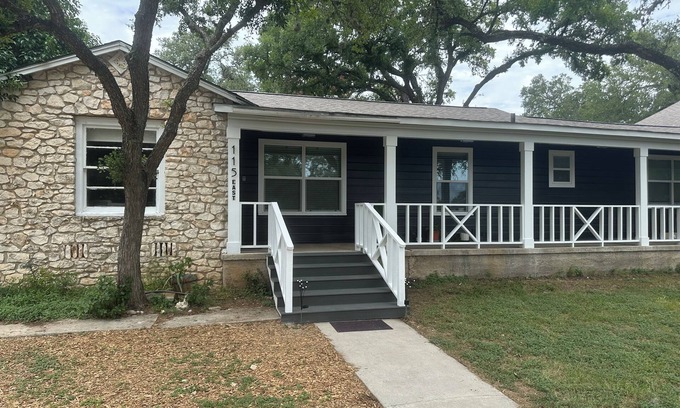 San Marcos Casa | Hillcrest House is a family-friendly 3-bedroom house in the heart of San Marcos!