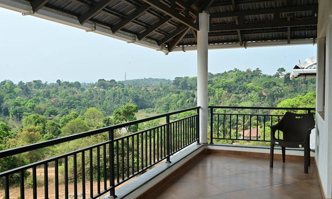 Kudrasthe Cama Y Desayuno | Hillock Vista by Triptastic Holidaze