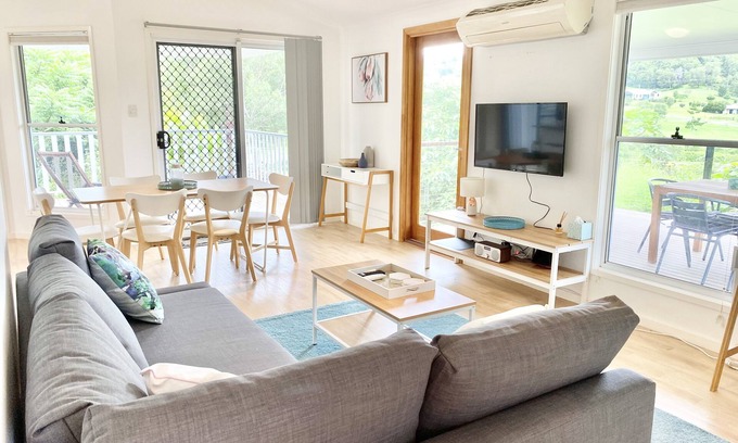 Closeburn Casa | Hills Cottage - eco-friendly, pets welcome!