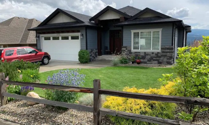 Black Mountain Casa | Hillside 2b2b suites w/Panoramic views, close to great golfing, biking, skiing!