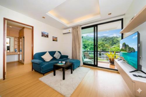 Kamala Apartamento | Hillside 2BR Apartment with Pool & Gym 5 Min to Kamala Beach 48RK