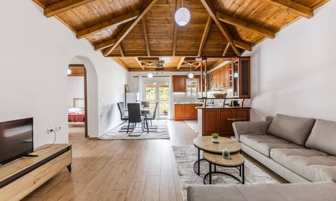 Gjirokaster Apartamento | Hillside Apartment Gjirokaster