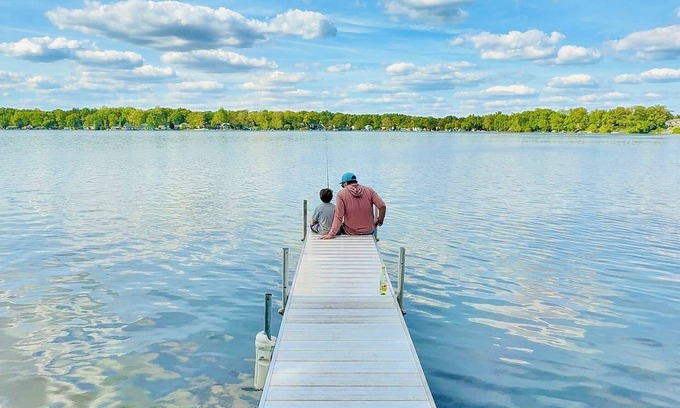 Stroh Cabaña | Hillside cottage on Pretty Lake