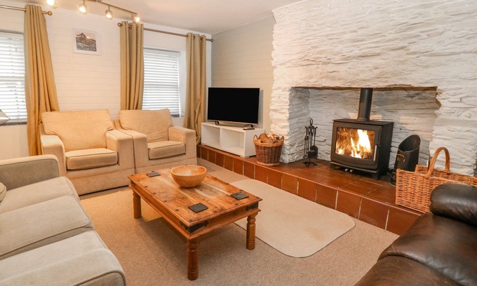 Talsarnau Cabaña | HILLSIDE, family friendly, with open fire in Penrhyndeudraeth