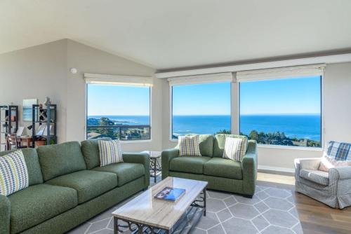 Sea Ranch Casa | Hillside Family Home for 10 With Panoramic Ocean Views