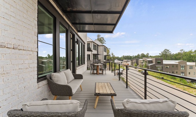 Palmetto Condominio | Hillside Haven - BEAUTIFUL 2 Bedroom/2Full Bath Townhome