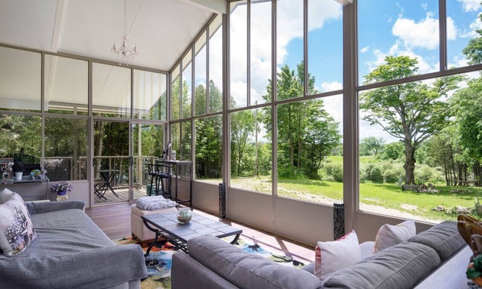 Grey Highlands Casa | Hillside Haven Retreat: Sunroom & Pond Escape