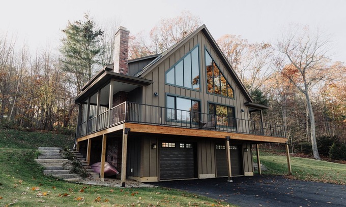 West Brookfield Casa | Full family home 200 ft from the lake shore. Dog friendly!