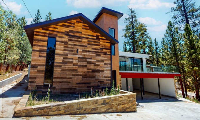 The Village Chalet De Esquí | Hillside Hideaway ~ Dog-friendly home with wraparound deck, grill, game room, & bar - walk to dining