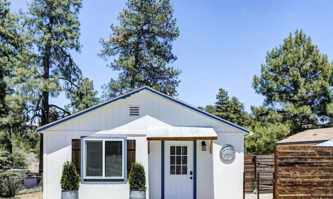 Prescott Cabaña | Hillside Hideaway Centrally Located Cottage, Close to Trails, Lakes & Town