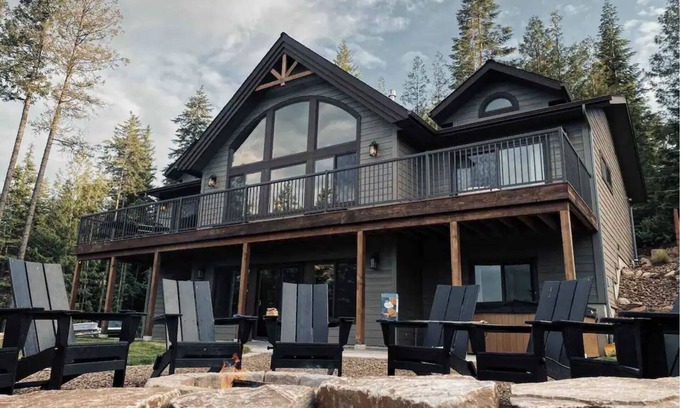 Sagle Cabina | Hillside Hideaway Near the Lake