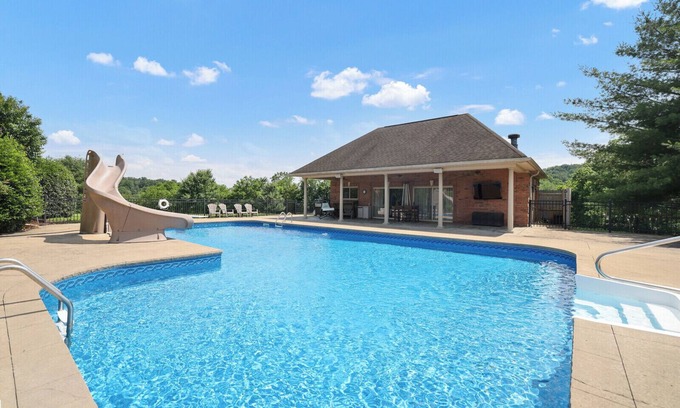 Goodlettsville Apartamento | Hillside Hideaway - Pool + Great Amenities Close to Nashville