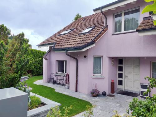 Hildisrieden Casa | Hillside Homestay near Luzern by Menbergs Harmony Homestay