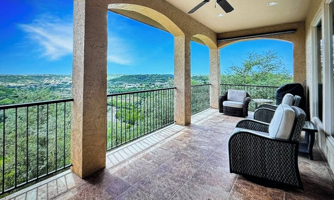 Boerne Casa | "Hillside Oasis" 4 minutes to Tapatio Springs Golf Resort!
