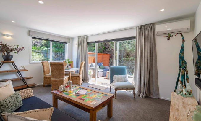 Queenstown City Centre Apartamento | Hillside Villa 4 – Modern 2BR Walk to Town & A/C