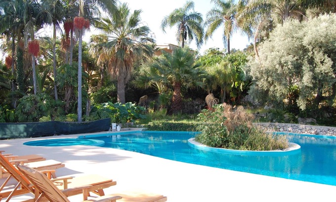 Syracuse Villa | Gran chalet con piscina, jardines impresionantes, grandes, posición panorámica impresionante