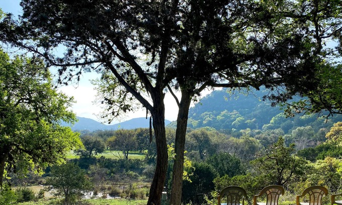 Uvalde Otro | Hilltop Artist Cabin