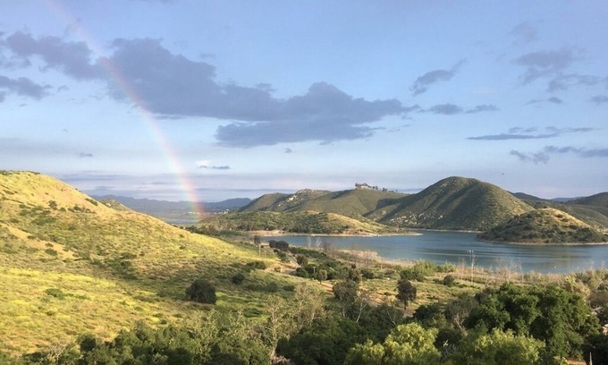 Del Dios Cabina | Cabaña en la cima de la colina con vistas panorámicas al lago y a la montaña