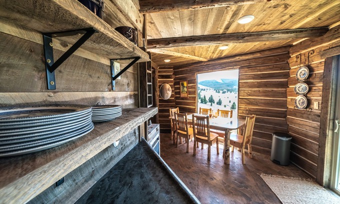 Philipsburg Cabina | Hilltop Cabin with Breathtaking Mountain Scenery