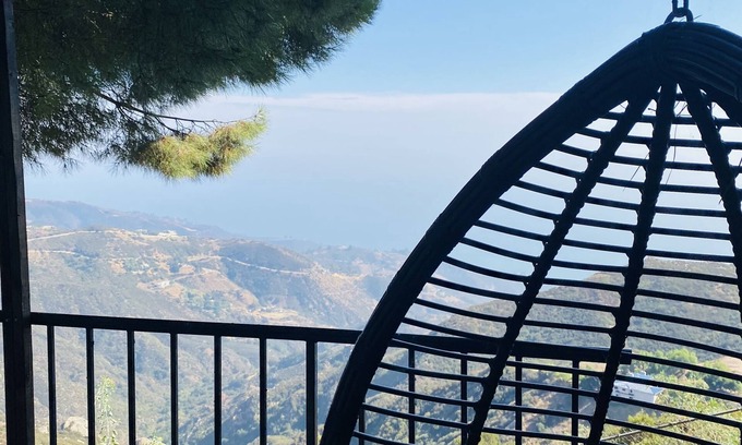 Malibu Cabaña | Hilltop Creative artists paradise day art studio (casting-production-recording)