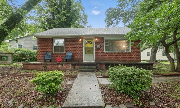 Winston - Salem Casa | Hilltop Haven - 2 bed, 1 bath, separate office