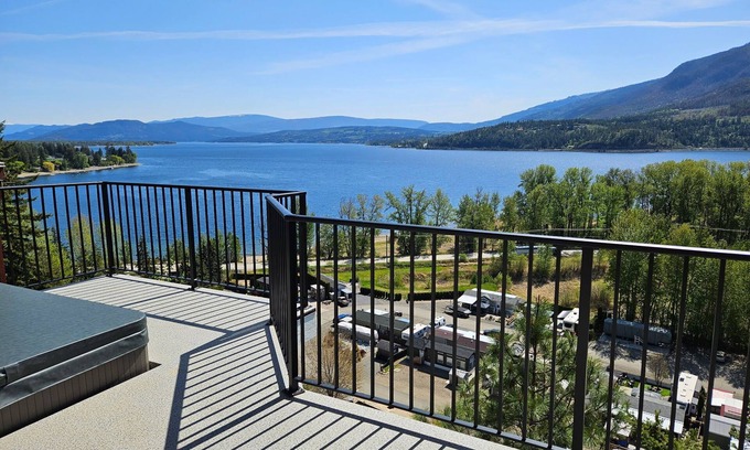 Lee Creek Casa | Hilltop Haven - Stunning View