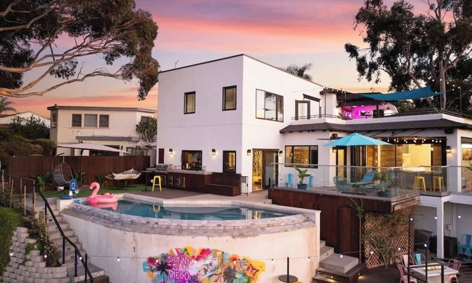 University Heights Casa | Hilltop Haven with Infinity Pool
