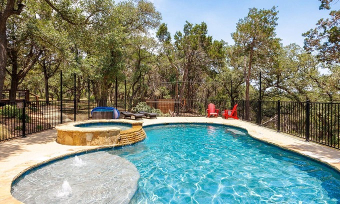 Wimberley Casa | Hilltop Hideaway- ¡14 acres pintorescos! Incluye encantador 'Bunkhouse' y capacidad para 12!