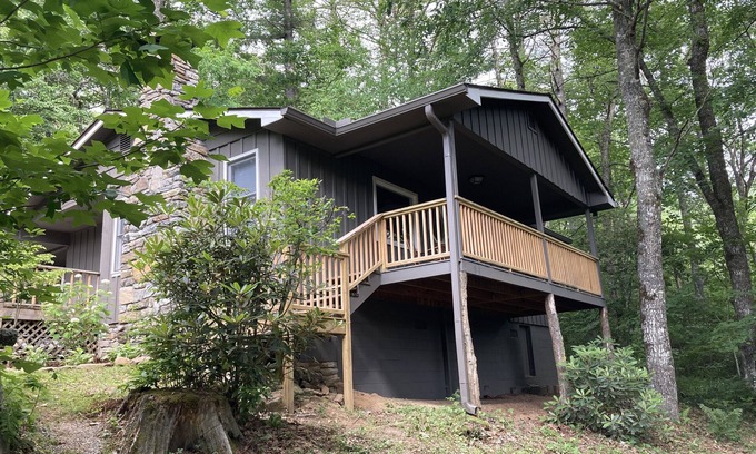 Cashiers Cabina | Hilltop Hideaway- Cozy Cabin w/ Fireplace, Private Deck/Yard, Family Friendly!