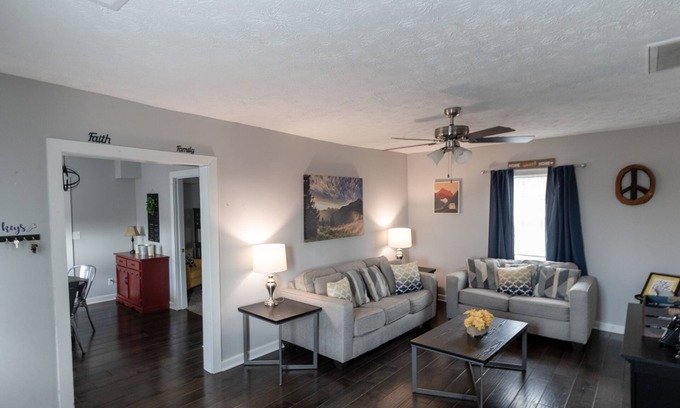 Maryville Casa | Hilltop Hideout — A Peaceful Retreat in the Foothills of the Smoky Mountains