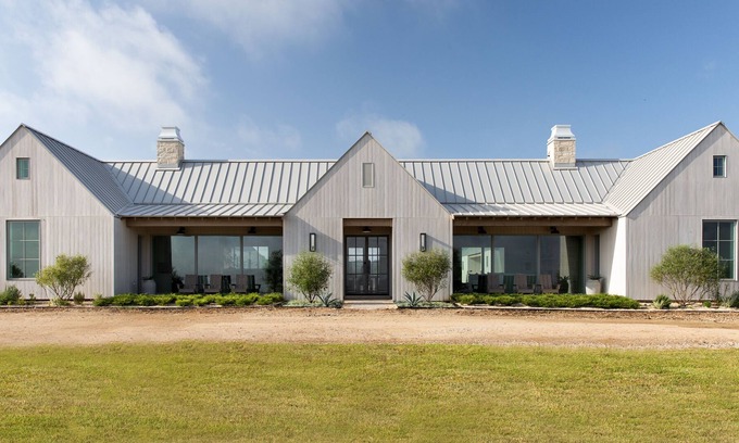 Austin County Casa | Hilltop House - Central to Round Top, Brenham, Bellville, and Chappell Hill.