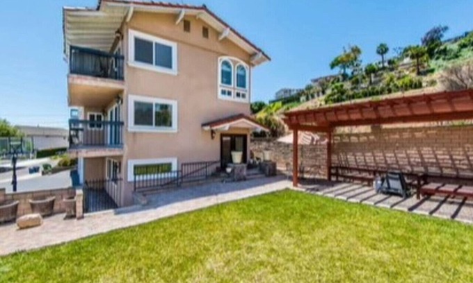 Northwest San Pedro Casa | Hilltop Oasis Near Palos Verdes