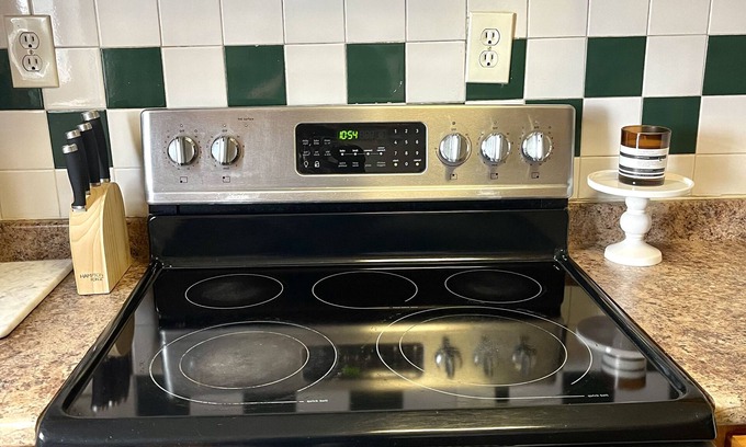 Wellington Hill Apartamento | Hilltop Three Bedroom Sanctuary! Family Sized Condo -Inquire for Discounts