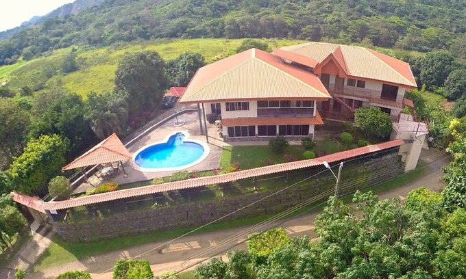 Jaco Casa | Villa en la cima de la colina con piscina con vistas a Jaco