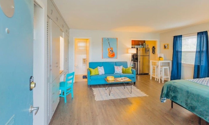 Melrose Condominio | Hillview Studio - Seasonal Pool