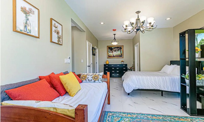 Hilo Casa | Hilo Town Center Studio