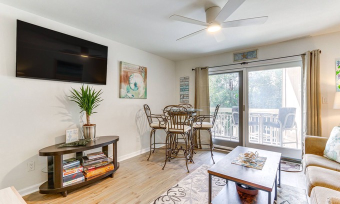 North Forest Beach Condominio | Hilton Head Island Condo w/ Coligny Beach Access!