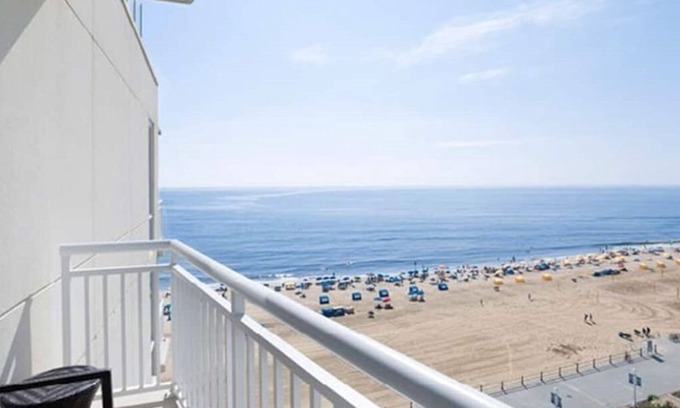Northeast Virginia Beach Complejo | Hilton Oceanaire Resort Escape – Oceanfront Bliss with Dual Oceanview Balconies!